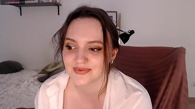 Lella Ryann  online show from 16, 7, 2026