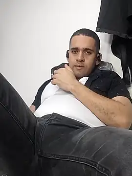 Snapshot of CRISTHIAN_GREY01 chatting on 13, 2, 2025 CRISTHIAN GREY01 online show from 13, 2, 2025