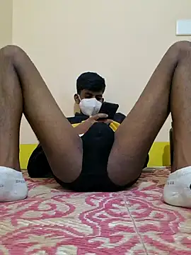 Snapshot of KissesBoyAD chatting on 4, 12, 2024 KissesBoyAD online show from 4, 12, 2024