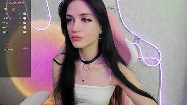 Molly Crystall online show from 7, 7, 2026