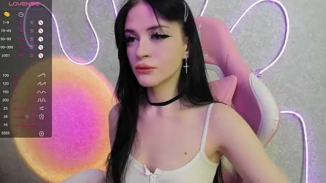 Molly Crystall online show from 20, 7, 2026