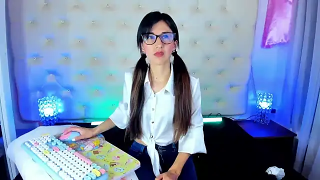  jade white  online show from 12, 2, 2025