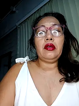 Snapshot of anniecoopeer chatting on 2, 2, 2025 anniecoopeer online show from 2, 2, 2025