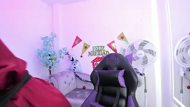 Ema louis  online show from 30, 12, 2024