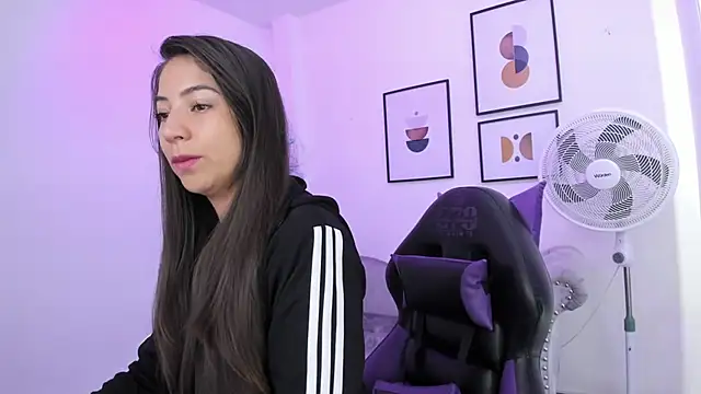 Ema louis  online show from 9, 1, 2025