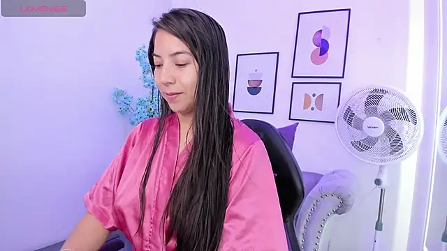 Ema louis  online show from 29, 1, 2025