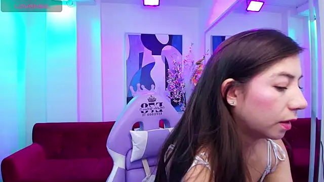 Ema louis  online show from 19, 2, 2025