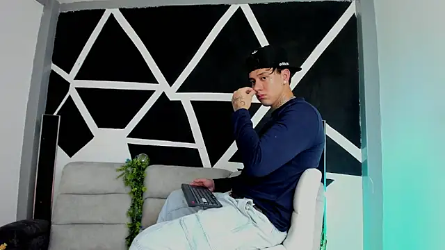 JUSTIN FULLER1 online show from 8, 11, 2025