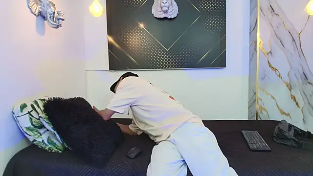 Snapshot of JordanAndAndrew chatting on 29, 10, 2025 JordanAndAndrew online show from 29, 10, 2025