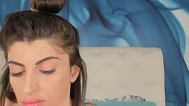 SkinnyDolly online show from 28, 9, 2025