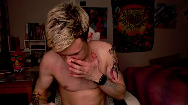 hornyadamsex online show from 23, 4, 2026