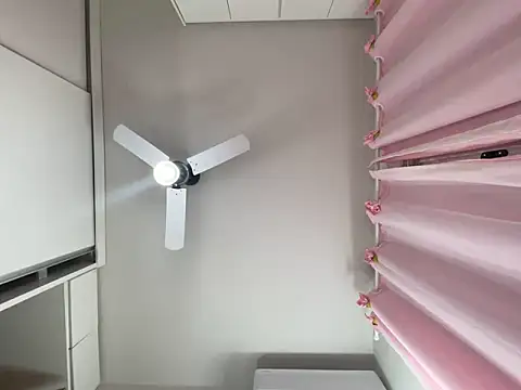 Snapshot of lariic chatting on 2, 10, 2025 lariic online show from 2, 10, 2025