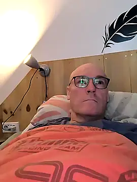 Snapshot of bogland33 chatting on 17, 2, 2025 bogland33 online show from 17, 2, 2025