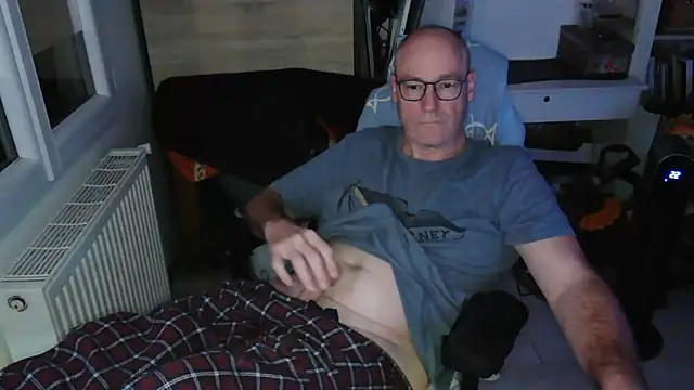 Snapshot of bogland33 chatting on 19, 2, 2025 bogland33 online show from 19, 2, 2025
