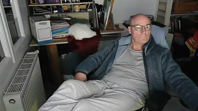 Snapshot of bogland33 chatting on 24, 2, 2025 bogland33 online show from 24, 2, 2025