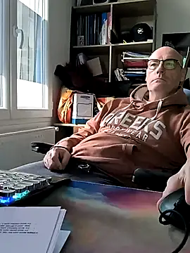 Snapshot of bogland33 chatting on 4, 3, 2025 bogland33 online show from 4, 3, 2025