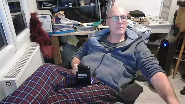 Snapshot of bogland33 chatting on 15, 3, 2025 bogland33 online show from 15, 3, 2025