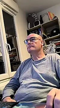 Snapshot of bogland33 chatting on 17, 3, 2025 bogland33 online show from 17, 3, 2025