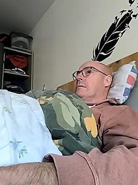 Snapshot of bogland33 chatting on 16, 10, 2025 bogland33 online show from 16, 10, 2025