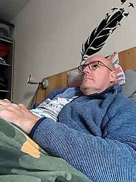Snapshot of bogland33 chatting on 17, 10, 2025 bogland33 online show from 17, 10, 2025