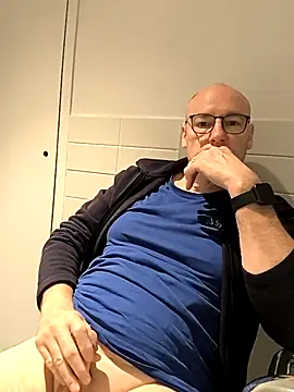 Snapshot of bogland33 chatting on 20, 5, 2026 bogland33 online show from 20, 5, 2026