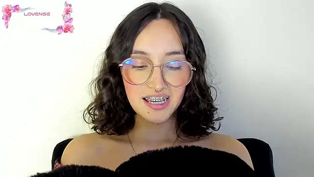 Snapshot of its__angelica_ chatting on 2, 2, 2025 its angelica online show from 2, 2, 2025