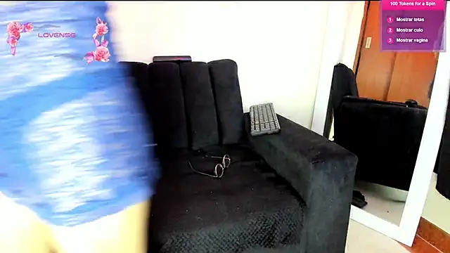 Snapshot of its__angelica_ chatting on 8, 3, 2025 its angelica online show from 8, 3, 2025