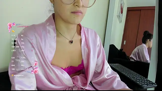 Snapshot of its__angelica_ chatting on 8, 9, 2025 its angelica online show from 8, 9, 2025