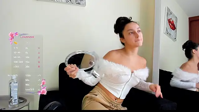 Snapshot of its__angelica_ chatting on 28, 10, 2025 its angelica online show from 28, 10, 2025