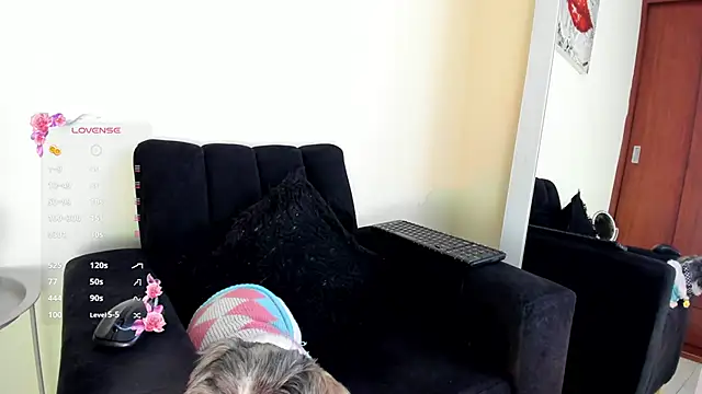 Snapshot of its__angelica_ chatting on 13, 11, 2025 its angelica online show from 13, 11, 2025