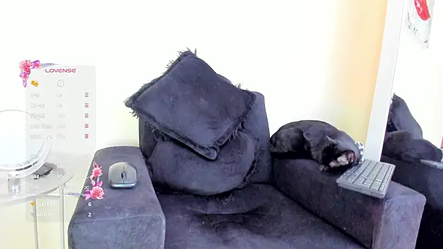 Snapshot of its__angelica_ chatting on 19, 11, 2025 its angelica online show from 19, 11, 2025