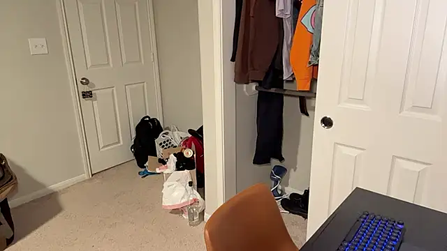 Snapshot of DaddydayDrinkzz chatting on 28, 2, 2025 DaddydayDrinkzz online show from 28, 2, 2025