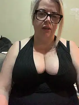 curvy-Ruby-Uk online show from 11, 1, 2025