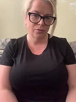 curvy-Ruby-Uk online show from 22, 3, 2025