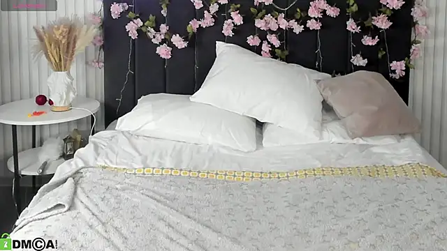 Snapshot of Esme_Runn chatting on 8, 11, 2025 Esme Runn online show from 8, 11, 2025