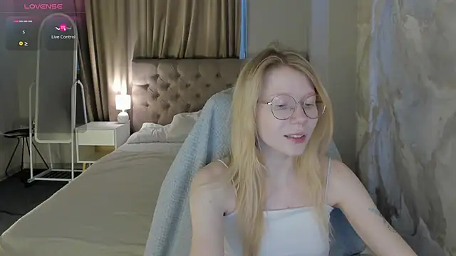 Esme Runn online show from 3, 7, 2026