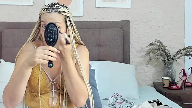 Snapshot of CarolinaGlamour chatting on 10, 9, 2025 CarolinaGlamour online show from 10, 9, 2025