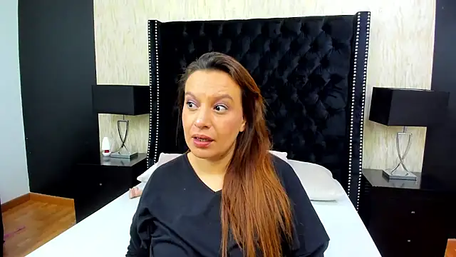 Snapshot of RoxieJackson chatting on 7, 1, 2025 RoxieJackson online show from 7, 1, 2025