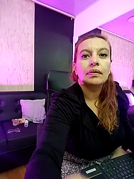 Snapshot of RoxieJackson chatting on 8, 10, 2025 RoxieJackson online show from 8, 10, 2025