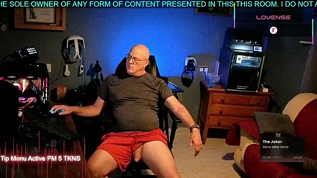 Snapshot of Pilot_Dave_69 chatting on 3, 10, 2025 Pilot Dave 69 online show from 3, 10, 2025