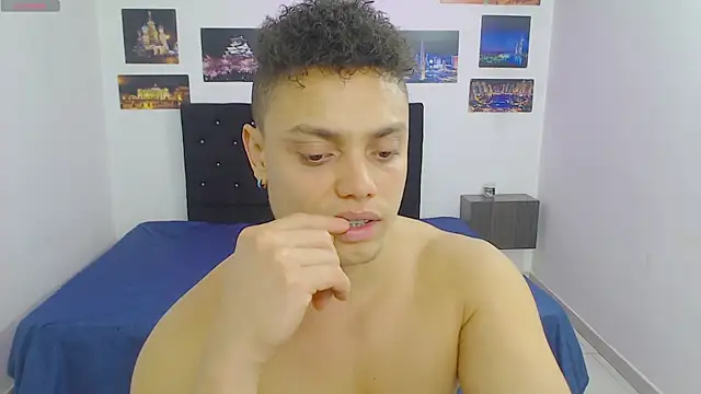 Booy Hott online show from 4, 12, 2024