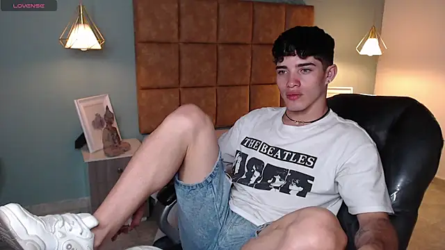 AlejooTwink online show from 4, 2, 2025