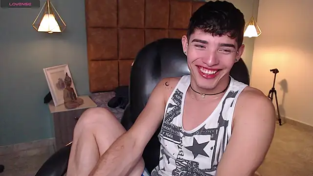 AlejooTwink online show from 4, 2, 2025