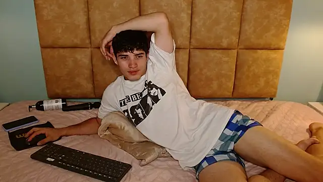 AlejooTwink online show from 5, 3, 2025