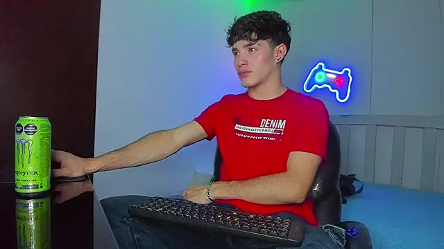 Snapshot of AlejooTwink chatting on 13, 12, 2025 AlejooTwink online show from 13, 12, 2025