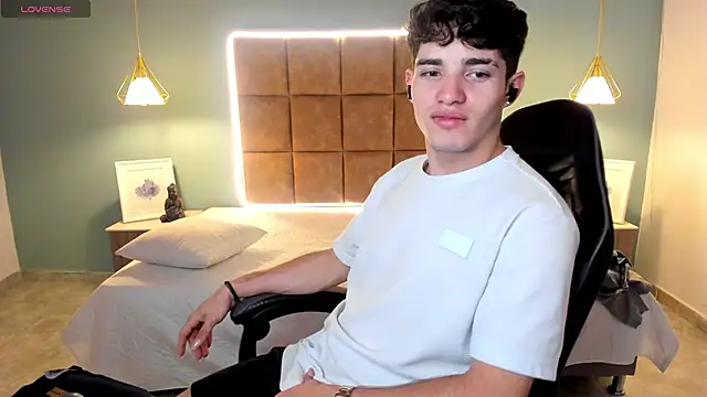 Snapshot of AlejooTwink chatting on 27, 2, 2026 AlejooTwink online show from 27, 2, 2026