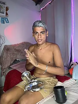 Snapshot of Leo_bunny_hot chatting on 24, 4, 2026 Leo bunny hot online show from 24, 4, 2026