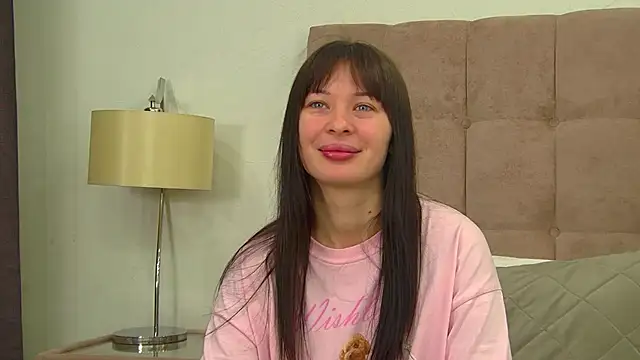 AlexandraBloom online show from 5, 2, 2026