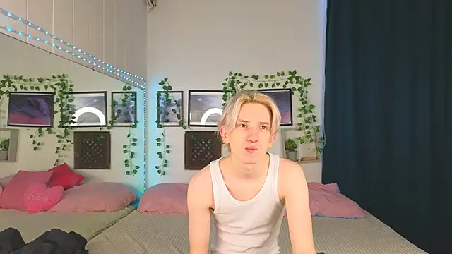 Snapshot of Ron_Vils chatting on 14, 1, 2025 Ron Vils online show from 14, 1, 2025