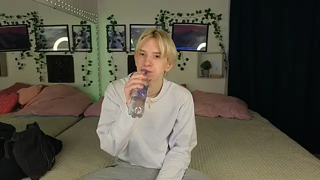 Snapshot of Ron_Vils chatting on 25, 1, 2025 Ron Vils online show from 25, 1, 2025